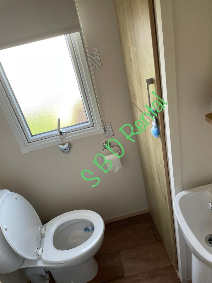 Summer Breeze Deluxe Caravan Rental Saint Osyth Exterior foto